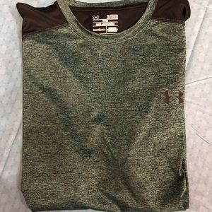 Men’s UA shirt